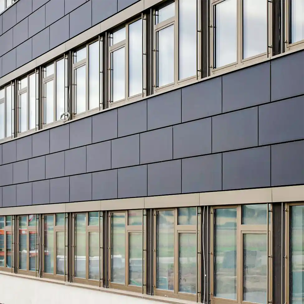 InnovationLabz – Photovoltaikanlagen & Holzhybridfassade