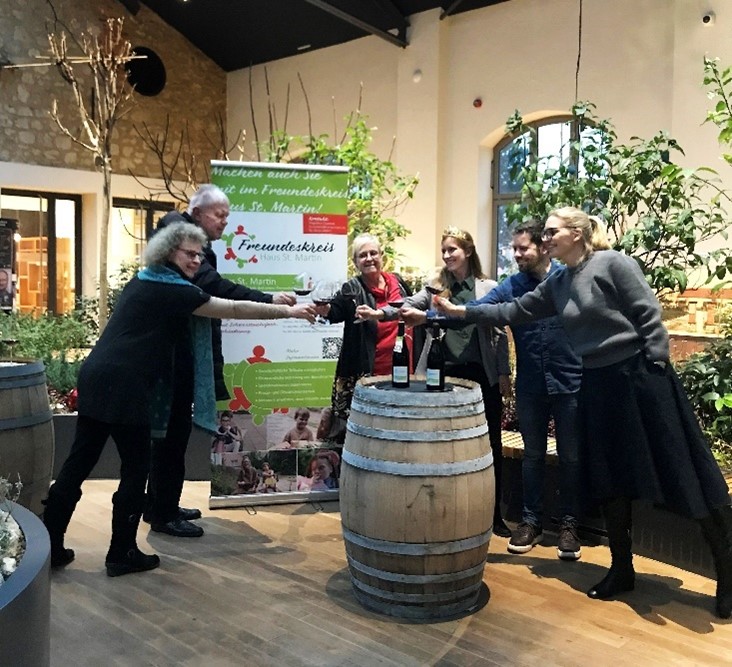 Freundeskreis Martinswein Zuprosten