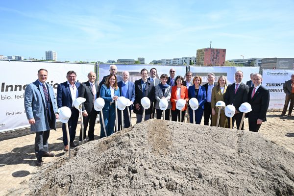 Mainz Spatenstich mit prominenten Gästen